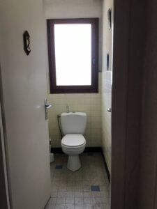 rénovation carrelage toilettes à Evian avant